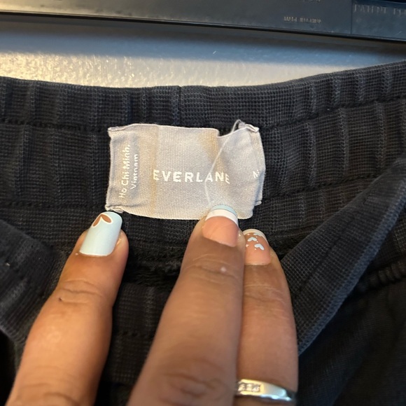 Everlane pants - black 100% cotton pull on style with jogger cuff - Picture 3 of 12